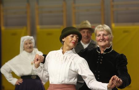 10 MEDNARODNI FOLKLORNI FESTIVAL KD RAKEK 50 FOTO LJUBO VUKELIČ
